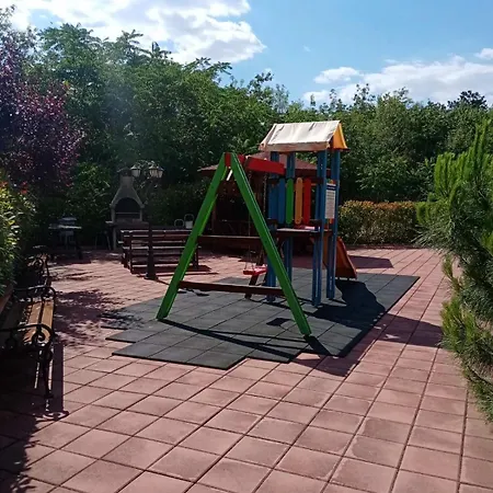 за гости сънрайз флора бийч Lägenhet Pomorie