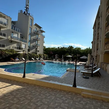 Lägenhet за гости сънрайз флора бийч Pomorie
